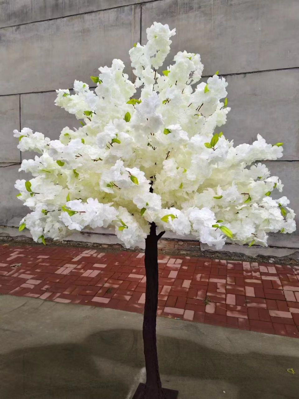 Árbol de flores sin luz