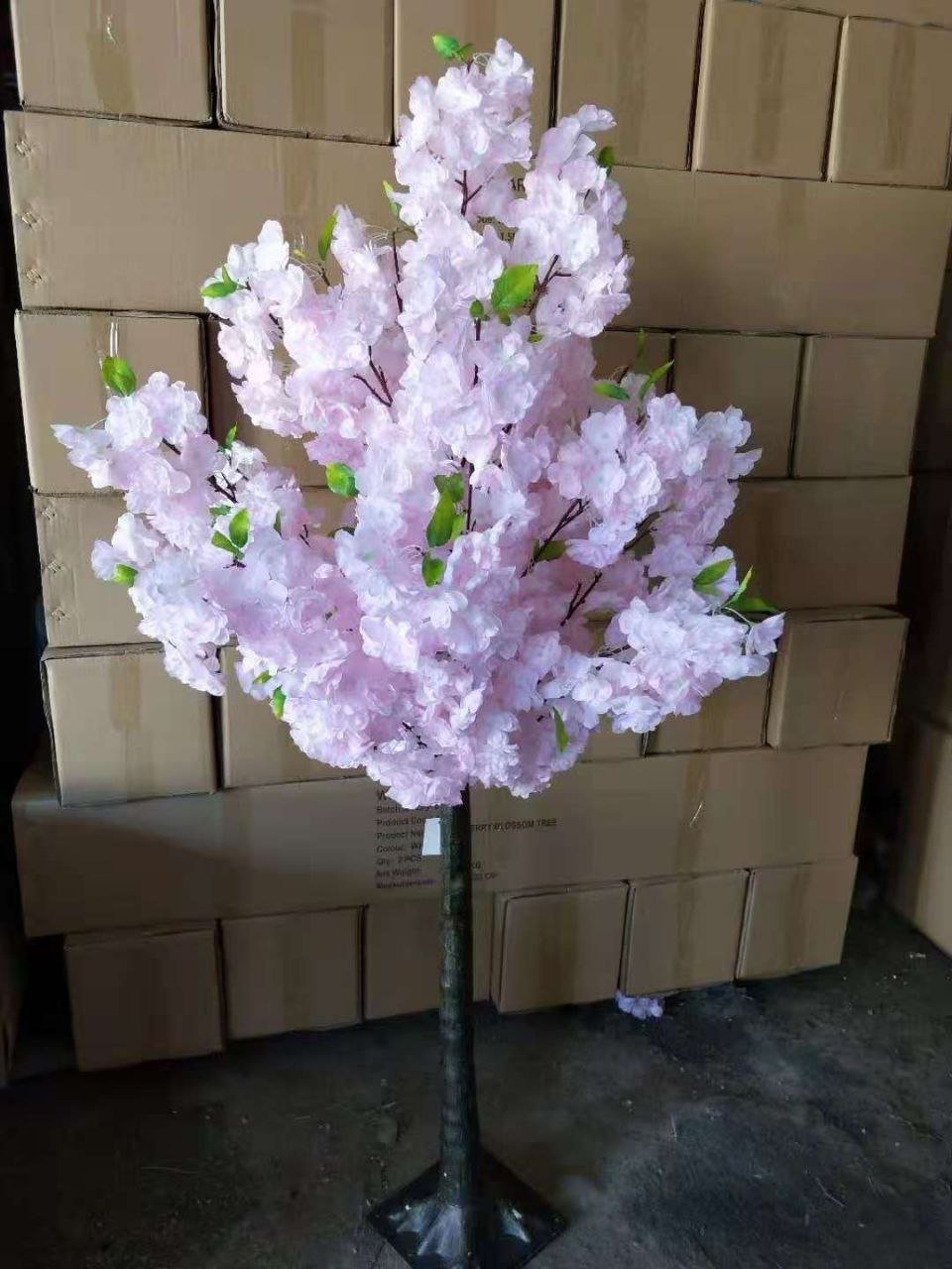 Árbol de flores sin luz